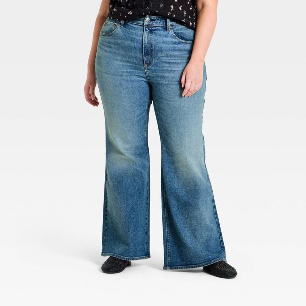 Women's High-Rise 70's Flare Jeans - Universal Thread Medium Wash Blue 18